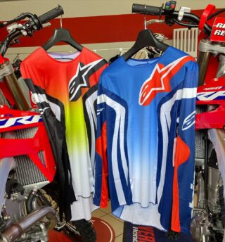 De Nieuwe alpinestars 2023 collectie is er! 

Welke kies jij? 🤩 

Racer semi jersey + pants : €199,90

#alpinestars #vermeerenracing #honda